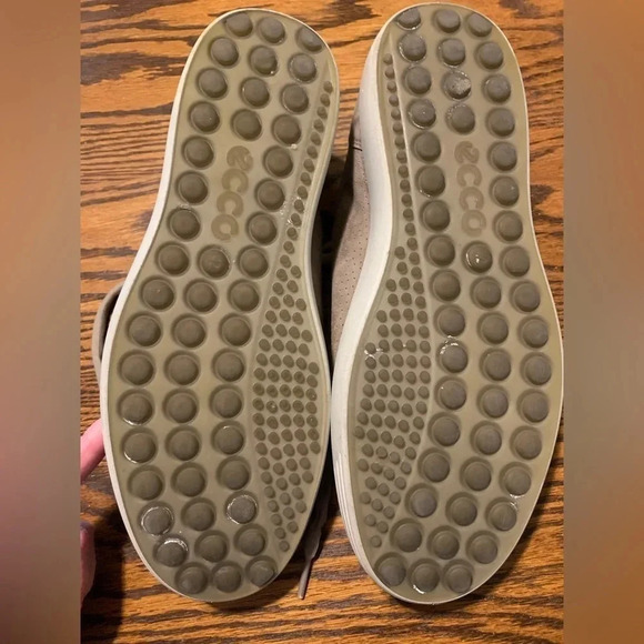 Ecco soft leather sneaker size M8/W10 - Picture 6 of 6